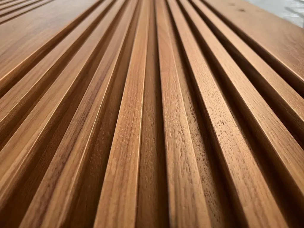 Präzise Verarbeitung hochwertiger Holztüren